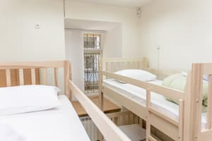 Хостел Lipki Globus Hostel. Место в мужском 8-местном номере  3