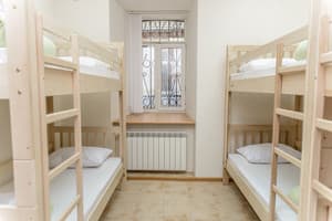 Хостел Lipki Globus Hostel. Место в общем 10-местном номере  4
