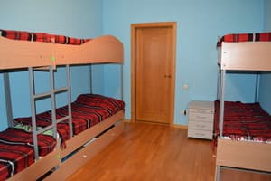 Хостел Возле метро Осокорки. Место в мужском 8-местном номере  4
